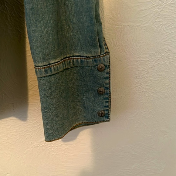 Levi’s Red Tab shirt - Picture 5 of 9